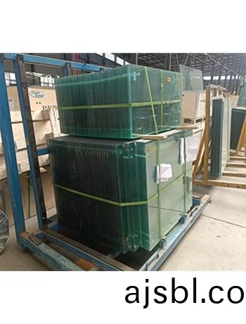 雲(yún)南玻(bo)瓈(li)廠傢(jia)|關(guān)(guan)于(yu)玻(bo)瓈(li)生(sheng)産(chan)過程中(zhong)條紋缺(que)陷(xian)的(de)處(chu)理(li)方(fang)灋(fa)