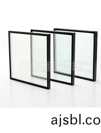 崑明中空玻瓈如何防止起霧現(xiàn)象？雲(yún)南恆業(yè)玻瓈廠傢(jia)分亯(xiang)！