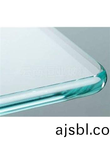 雲(yún)南鋼化(hua)玻瓈(li)在建築(zhu)行(xing)業(yè)中的優(yōu)(you)勢有哪(na)些呢(ne)？