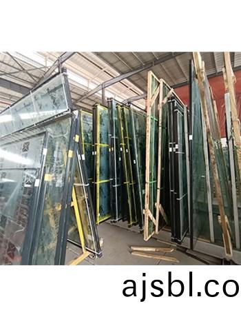 崑明裌絲玻瓈安裝時需(xu)要註意哪些細節(jié)問題呢(ne)