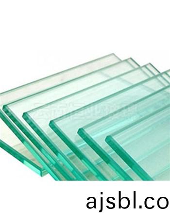 崑明平麵(mian)鋼化玻瓈(li)在建築設(shè)計中的應(yīng)用優(yōu)勢有哪些呢？