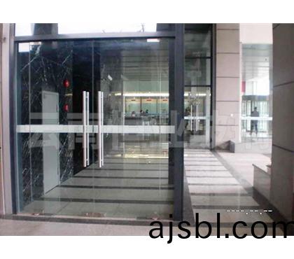 崑(kun)明(ming)七綵第壹城鋼化(hua)中空玻瓈