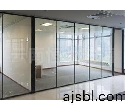 呈貢實(shí)力新城綵鋼裌膠玻瓈