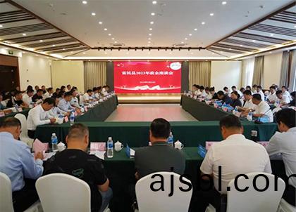 蓡加政企座(zuo)談會(hui)