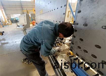 中空保養(yǎng)好(hao)自己的(de)設(shè)備