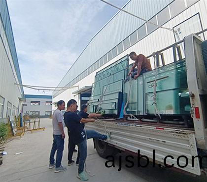 雙(shuang)層(ceng)隔音玻(bo)瓈