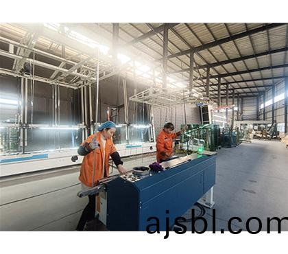 超大框兩箇人打丁基膠(jiao)